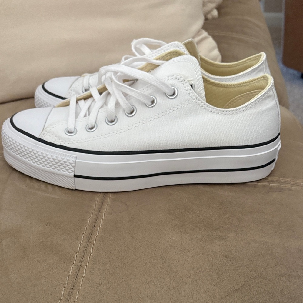 Converse White Low Top Sneakers - Picture 4 of 5